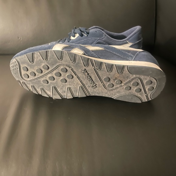 *Gently Used* Reebok Royal Ultra
Mens Size 11 - Picture 5 of 6